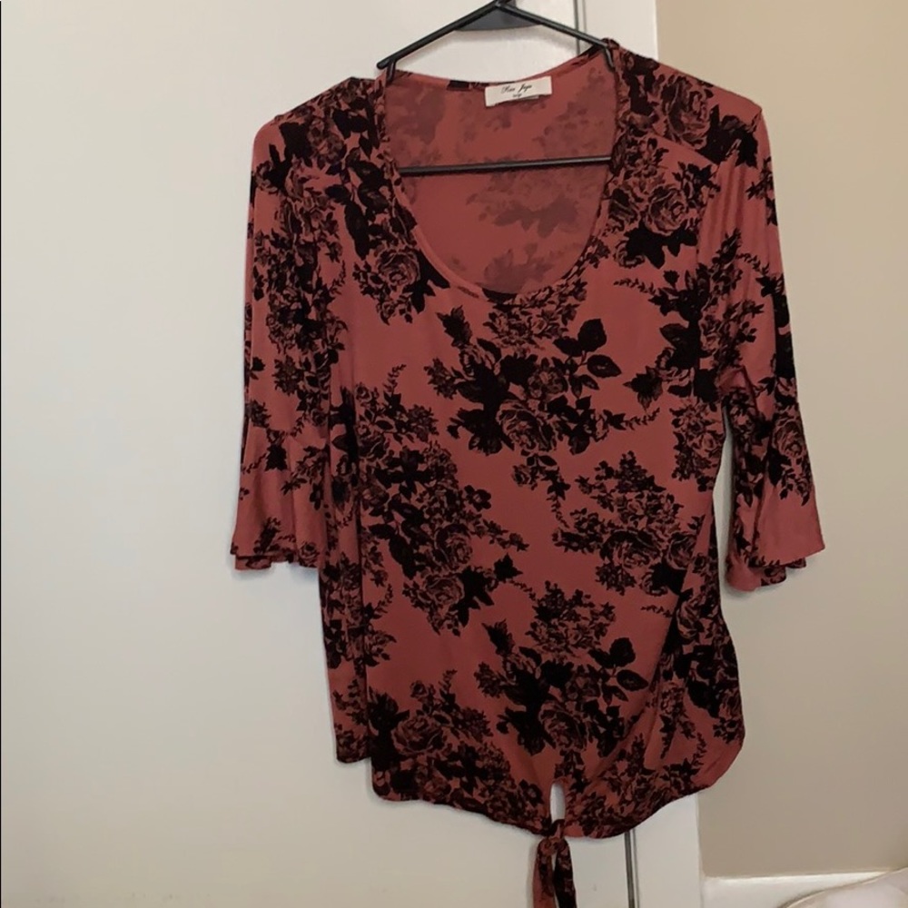 Like new Floral Tie-Front top